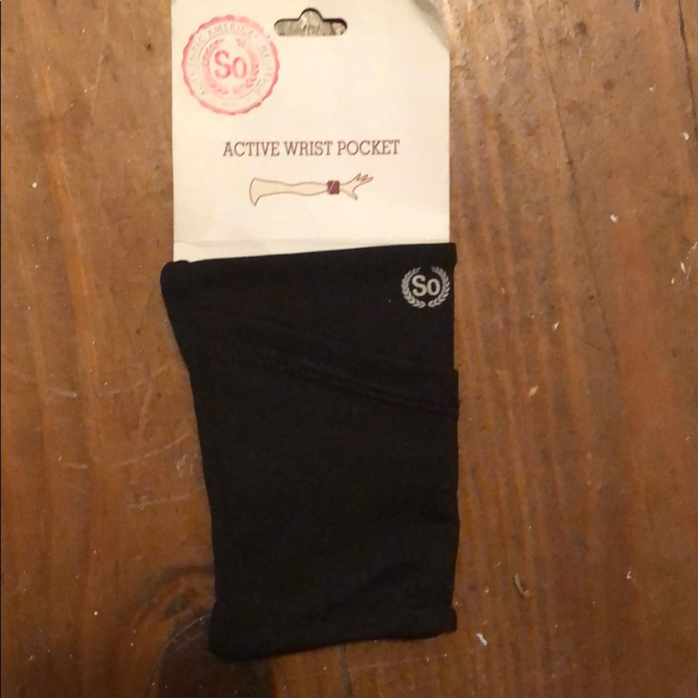 Active wrist pocket
